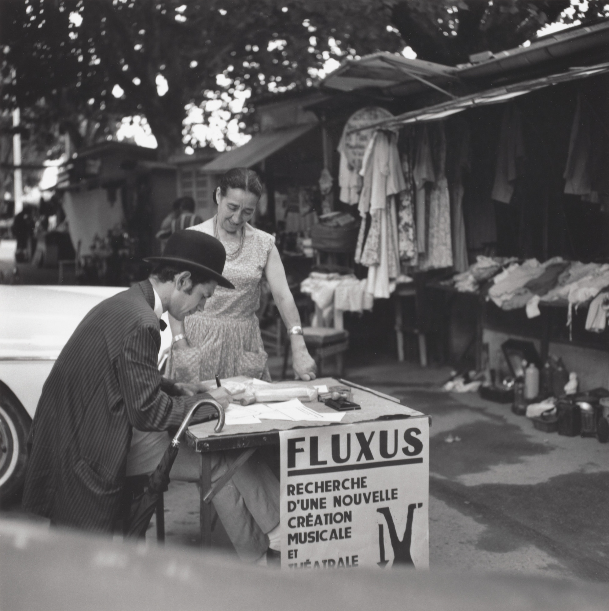 Ben Vautier. Signing certificates , performed during Fluxus Festival of Total Art and Comportment , Flea market, Nice, July 25, 1963