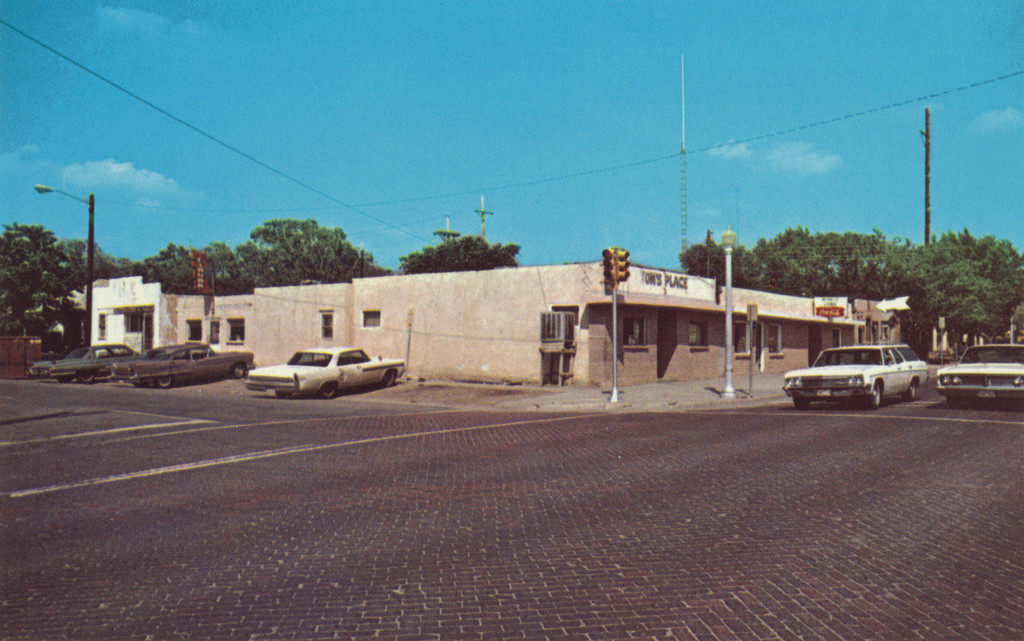 Fenley's Cafe, 322 W. 3rd