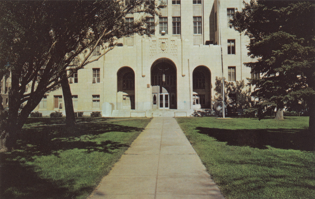 Potter County Courthouse, Betw. 5th & 6th on Taylor