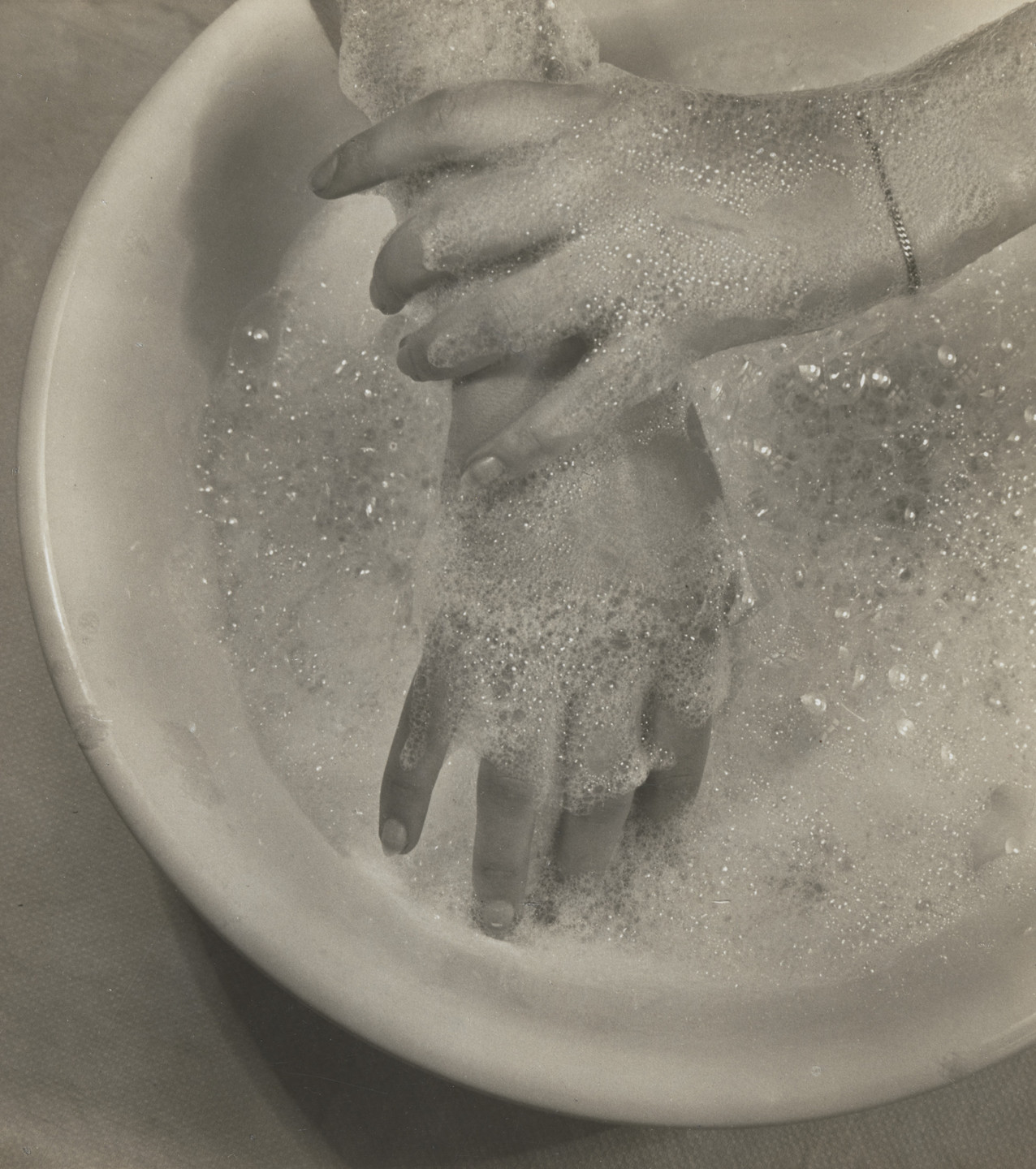 Ringl + Pit, Ellen Auerbach, Grete Stern. Soapsuds. 1930