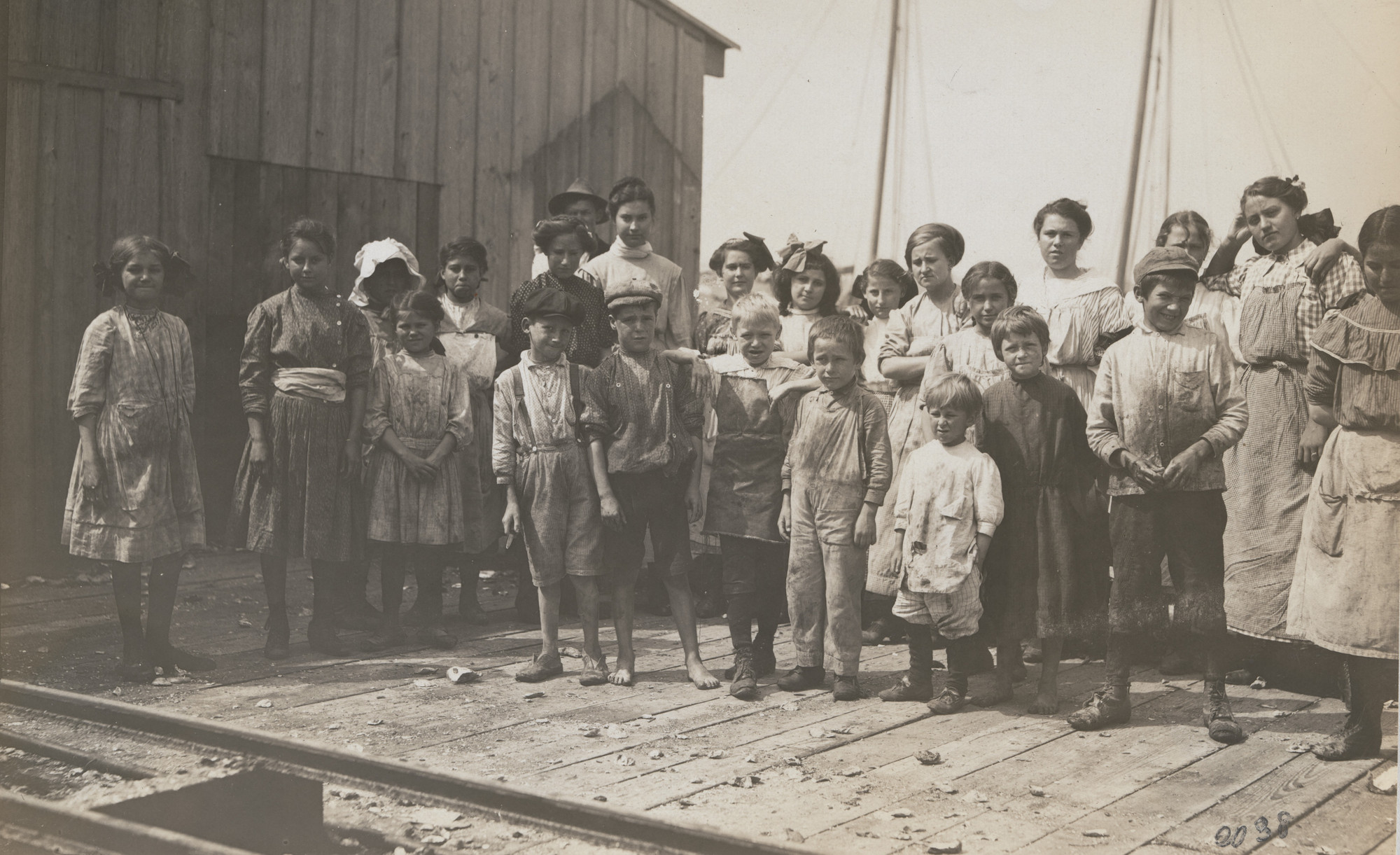 Lewis Wickes Hine. Peerless Oyster Co., Bay St. Louis, Mississippi