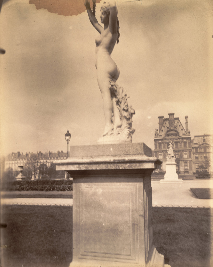 Jardin du Louvre. Femme par Soldi-Colbert