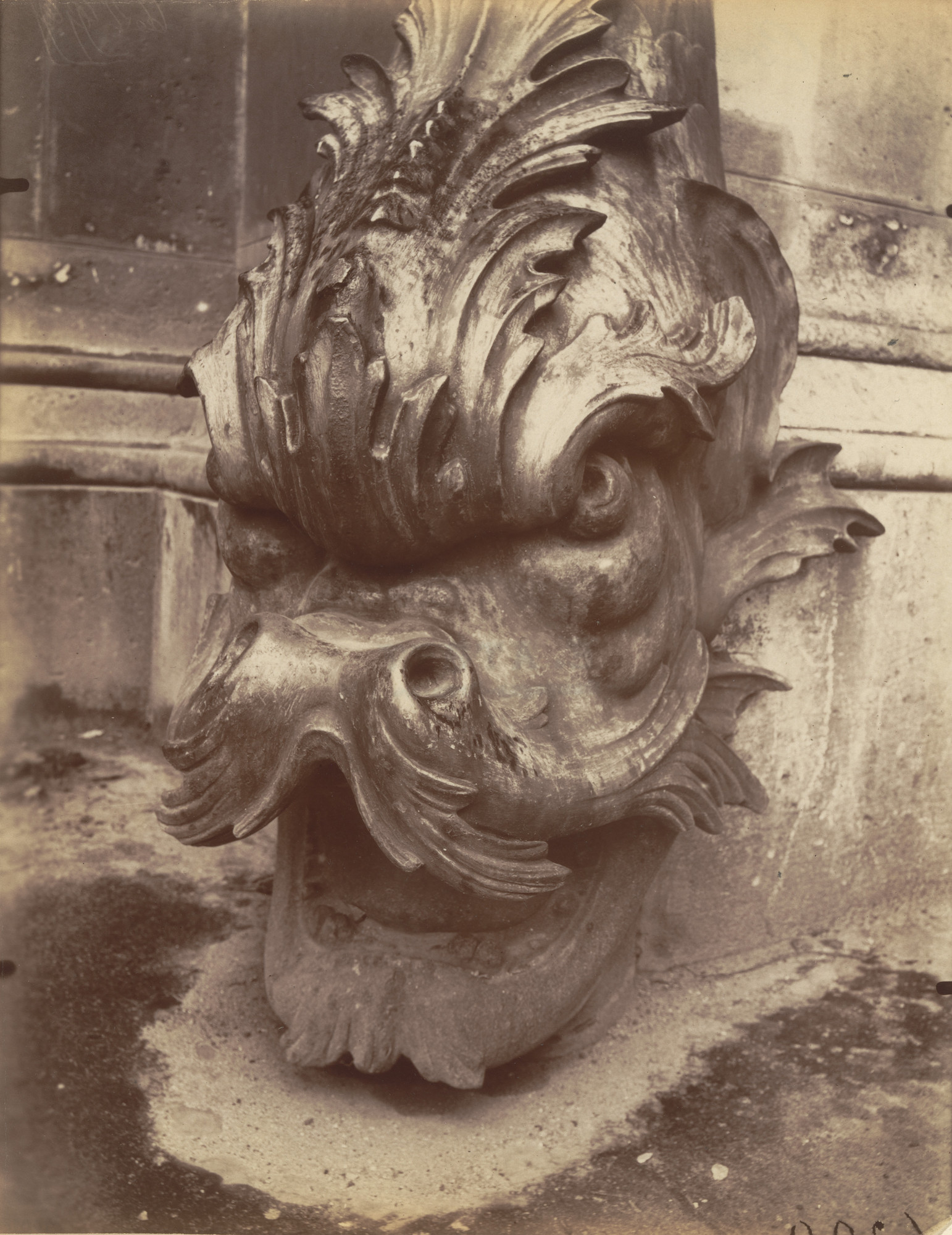 Eugène Atget. Cour du Louvre