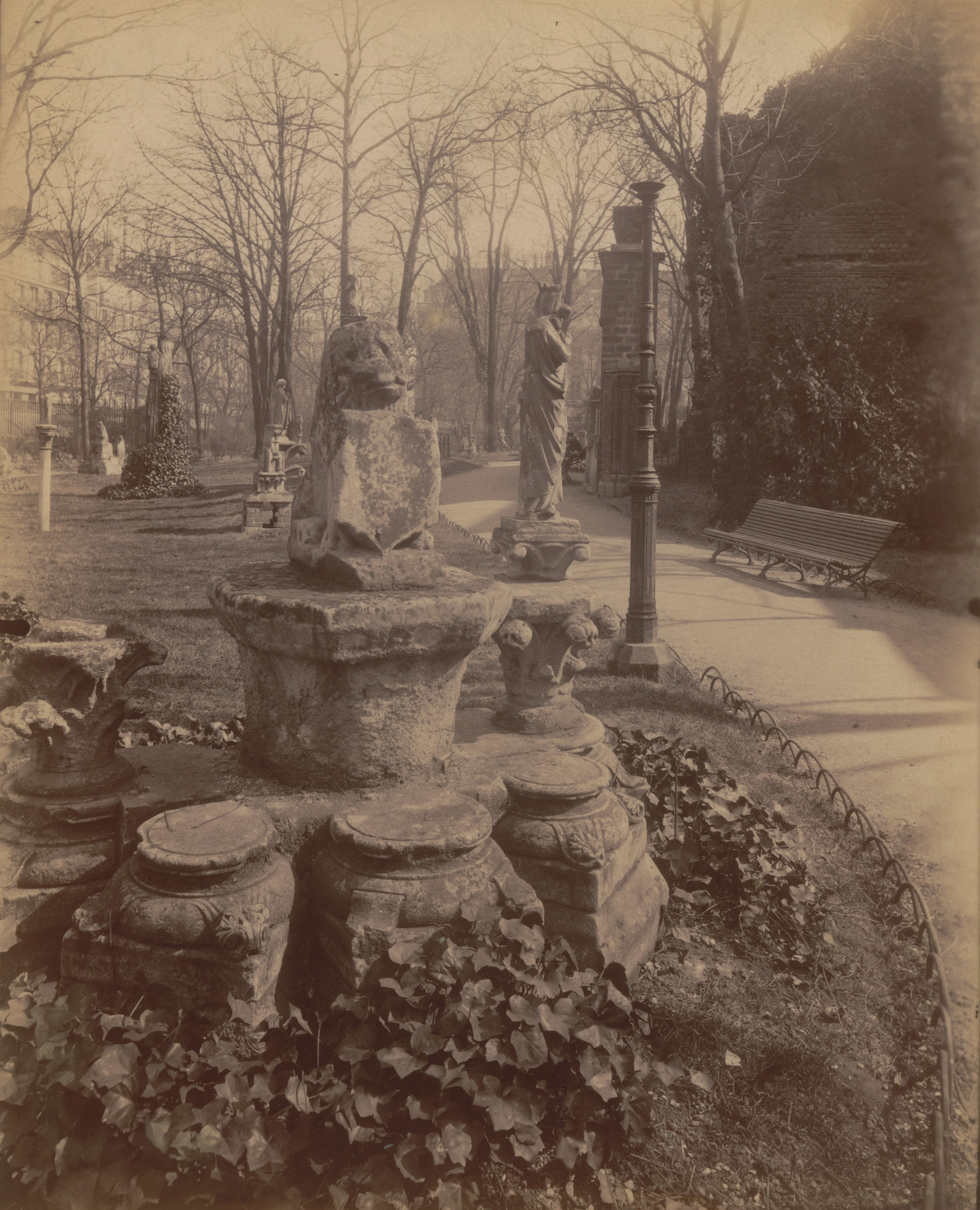 Eugène Atget. Jardin de Cluny