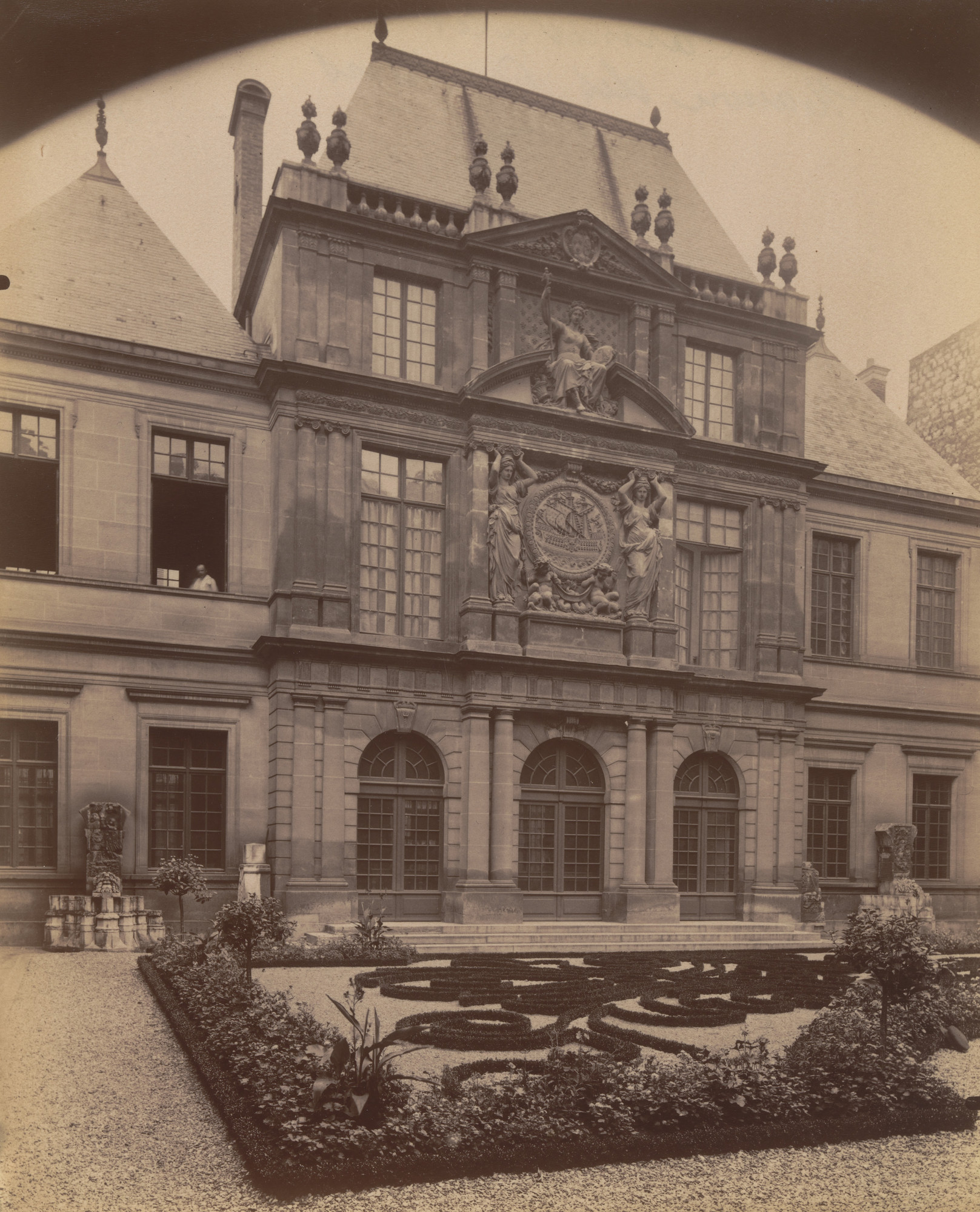 Eugène Atget. Musée Carnavalet, Façade de la Maison des Drapiers