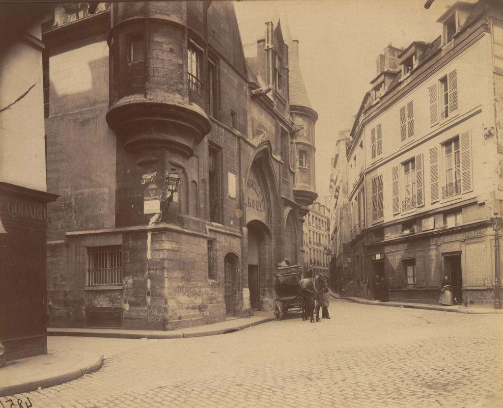 L'Hôtel de Sens et la rue du Figuier
