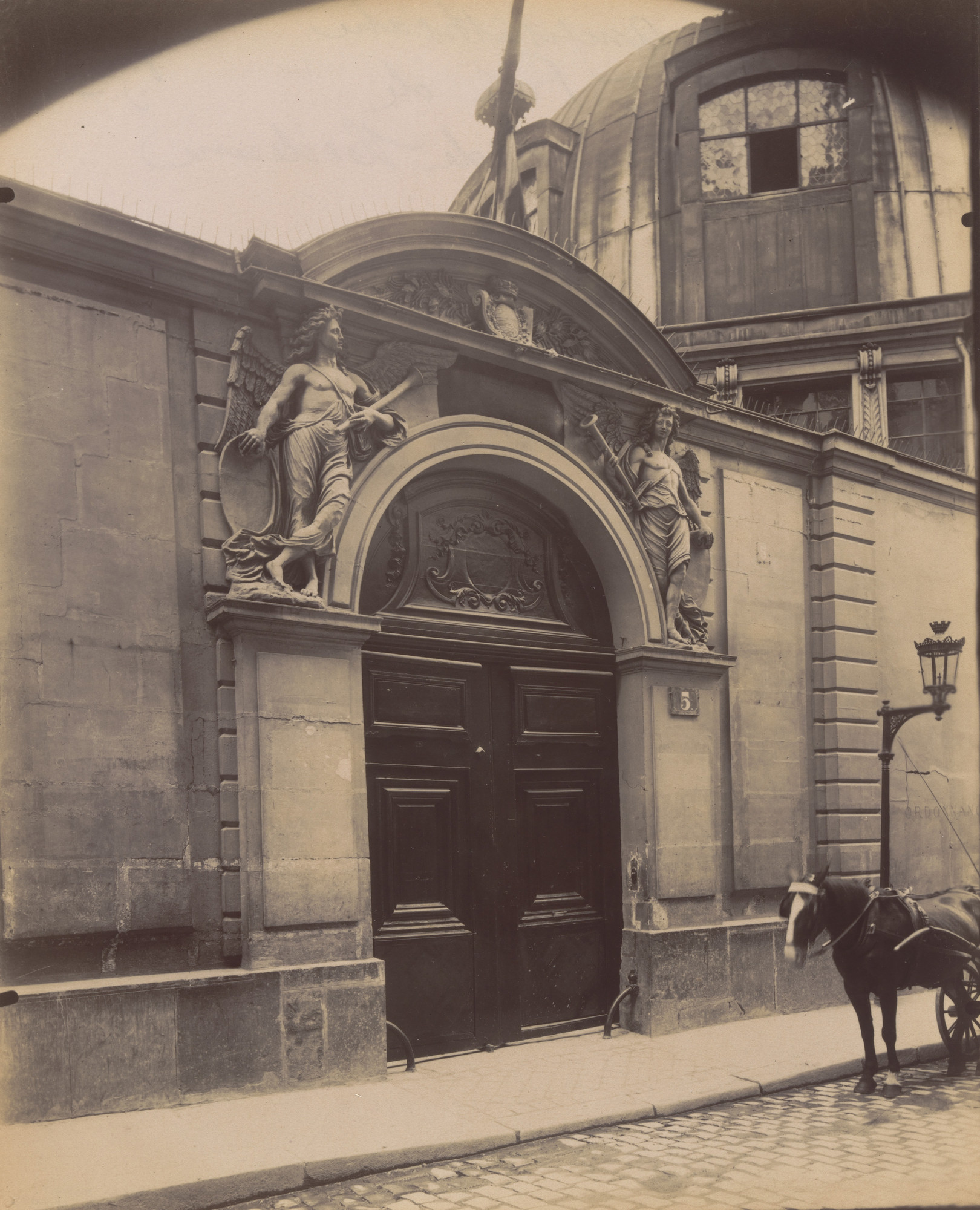 Eugène Atget. Ancien Amphitheatre Saint-Côme rue de l'Ecole de Médecine