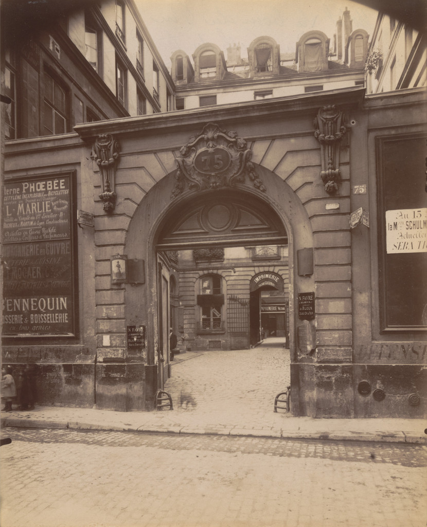 Hôtel la Tour du Pin, 75 rue Vieille-du-Temple, Eugène Atget, 1901, Albumen silver print