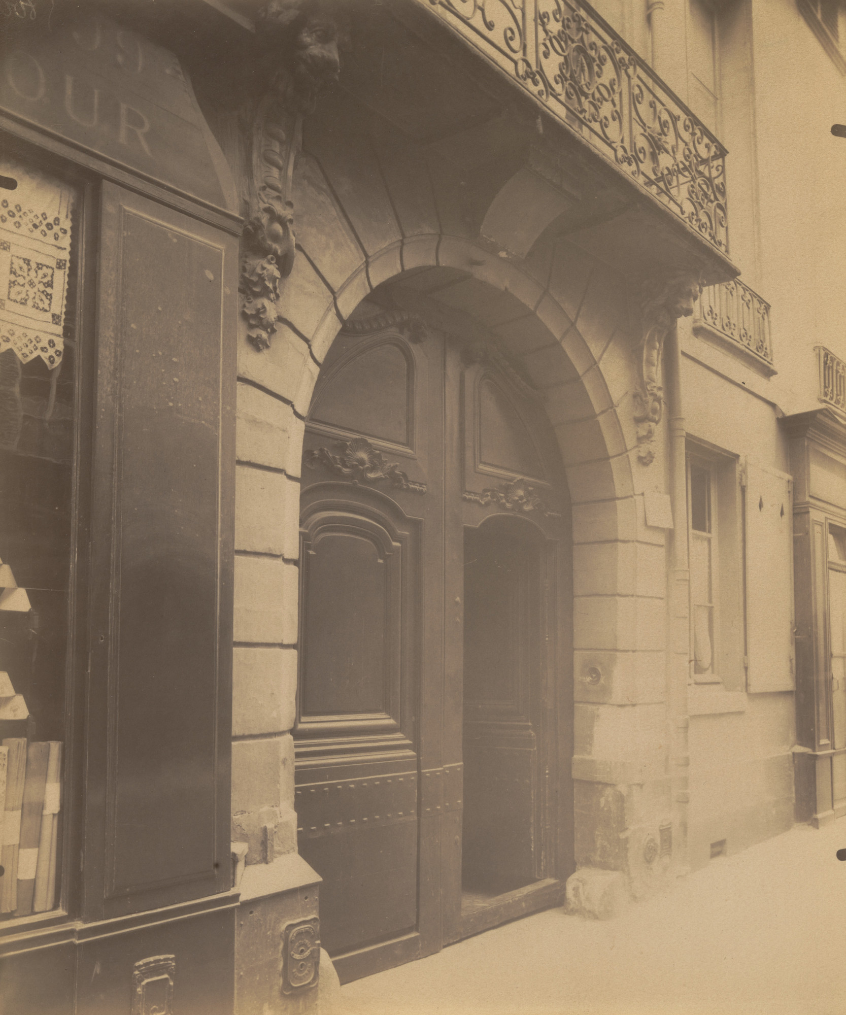 Eugène Atget. 99 rue du Bac