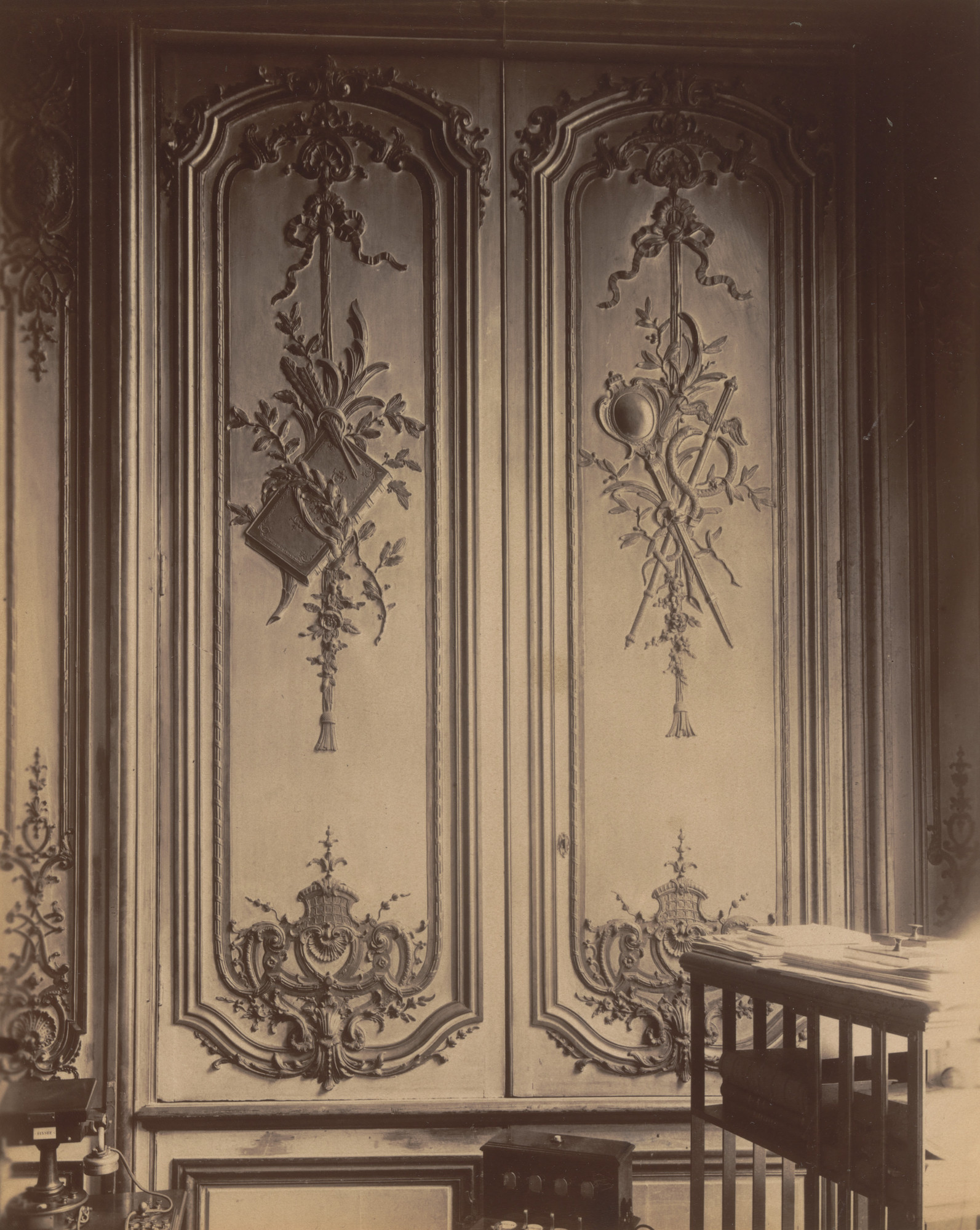 Eugène Atget. Hôtel de Roquelaure