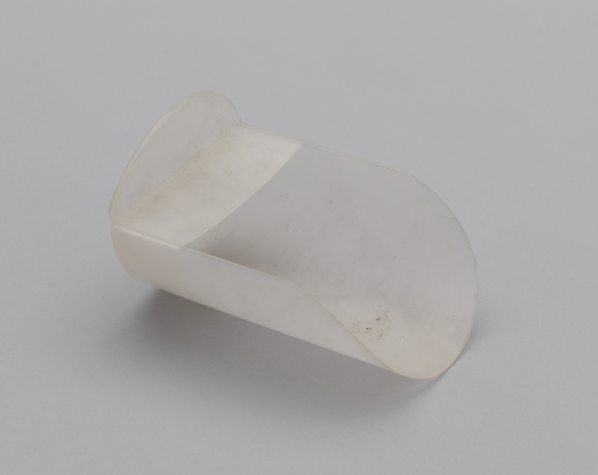 Earl S. Tupper. Kitchen Scoop