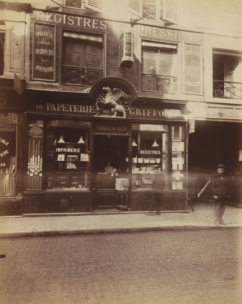Au Griffon. 10 rue de Bussy, Eugène Atget, 1900, Albumen silver print