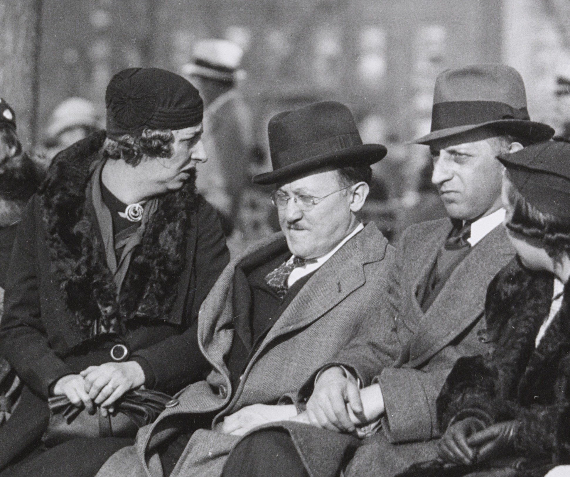 Walker Evans. A Bench in the Bronx on Sunday