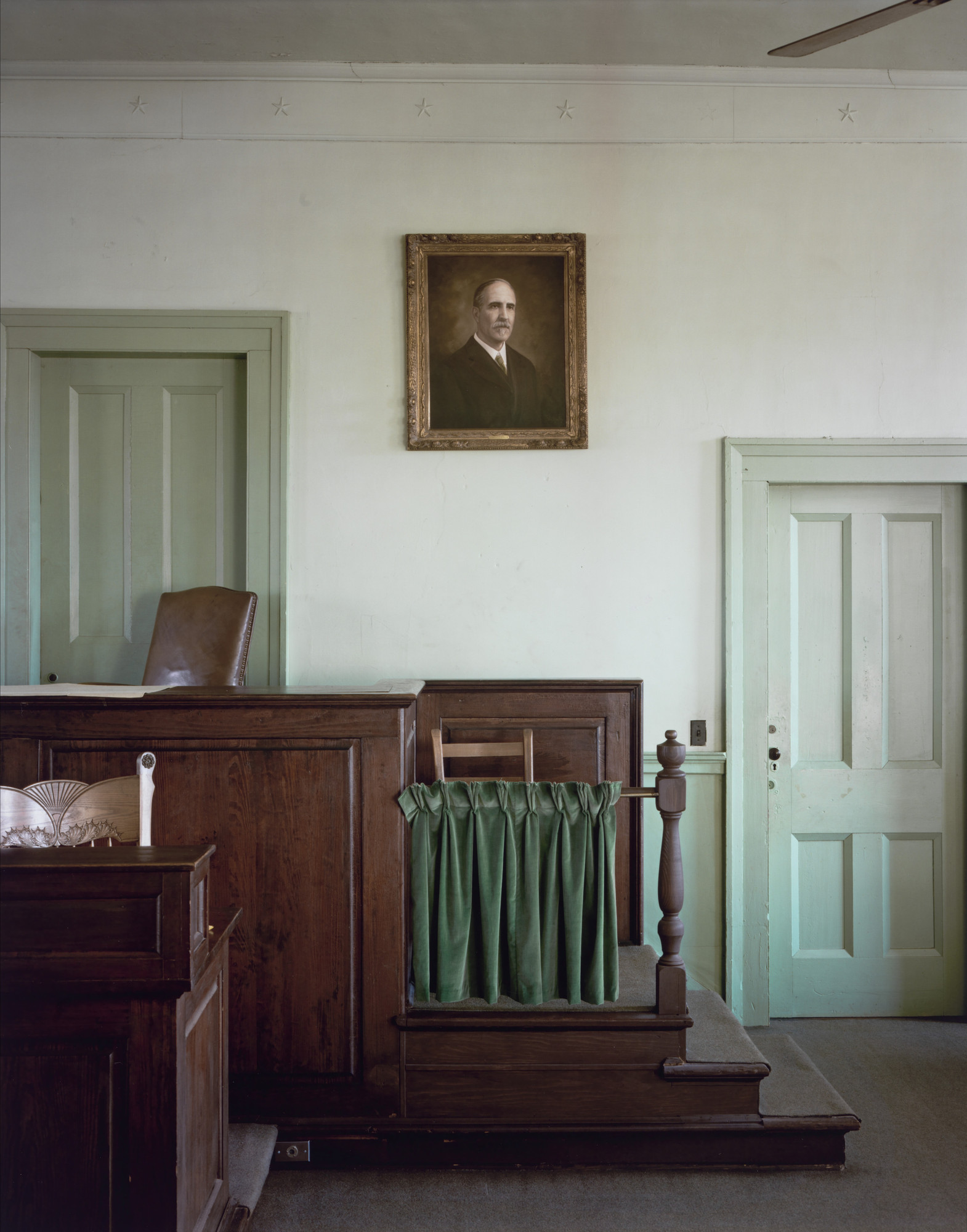 Stephen Shore. Greene County Court House, Greensboro, Georgia, January 28, 1976