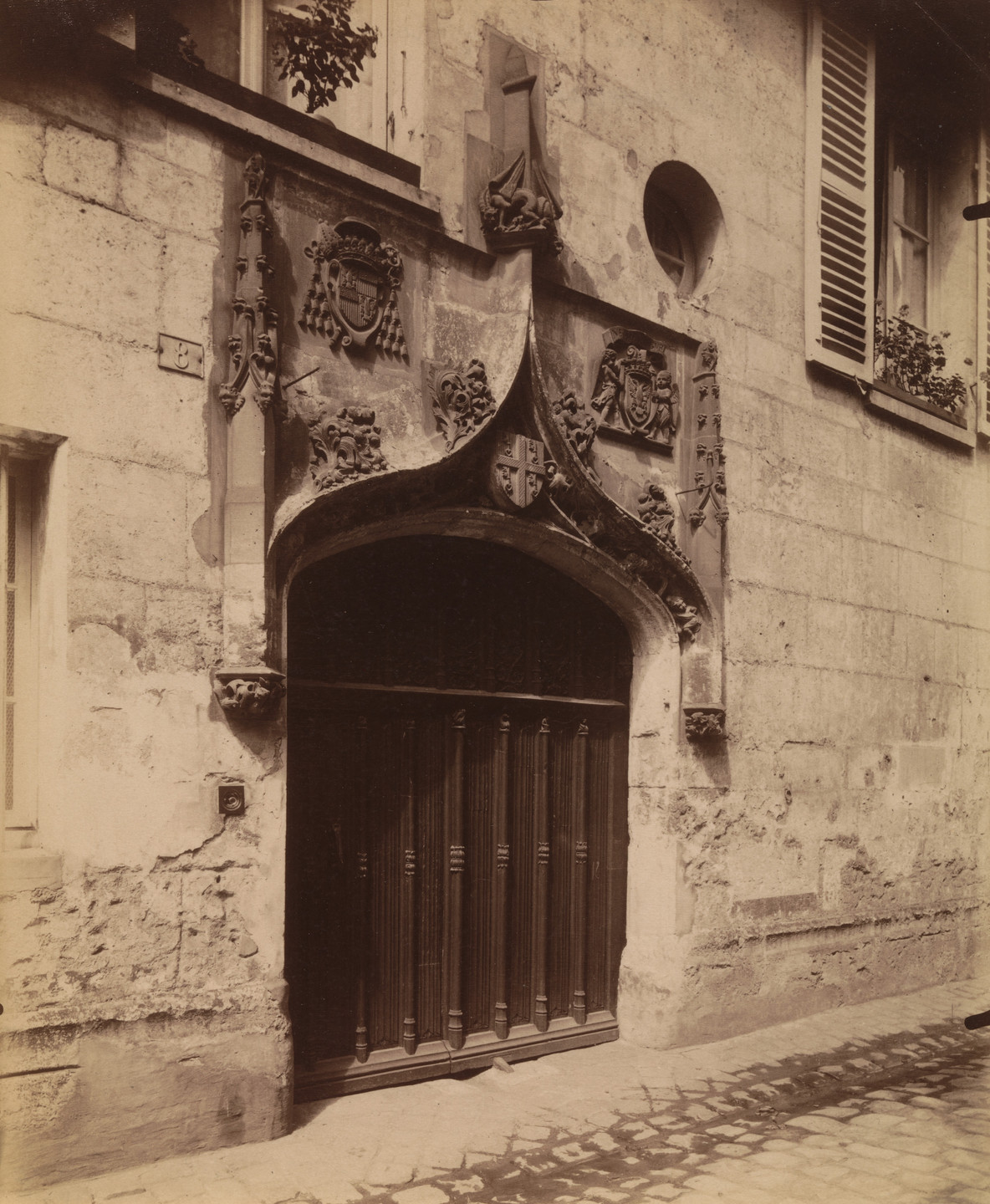 Eugène Atget. Porte, 8 Rue Philippe de Beaumanoir. 1925