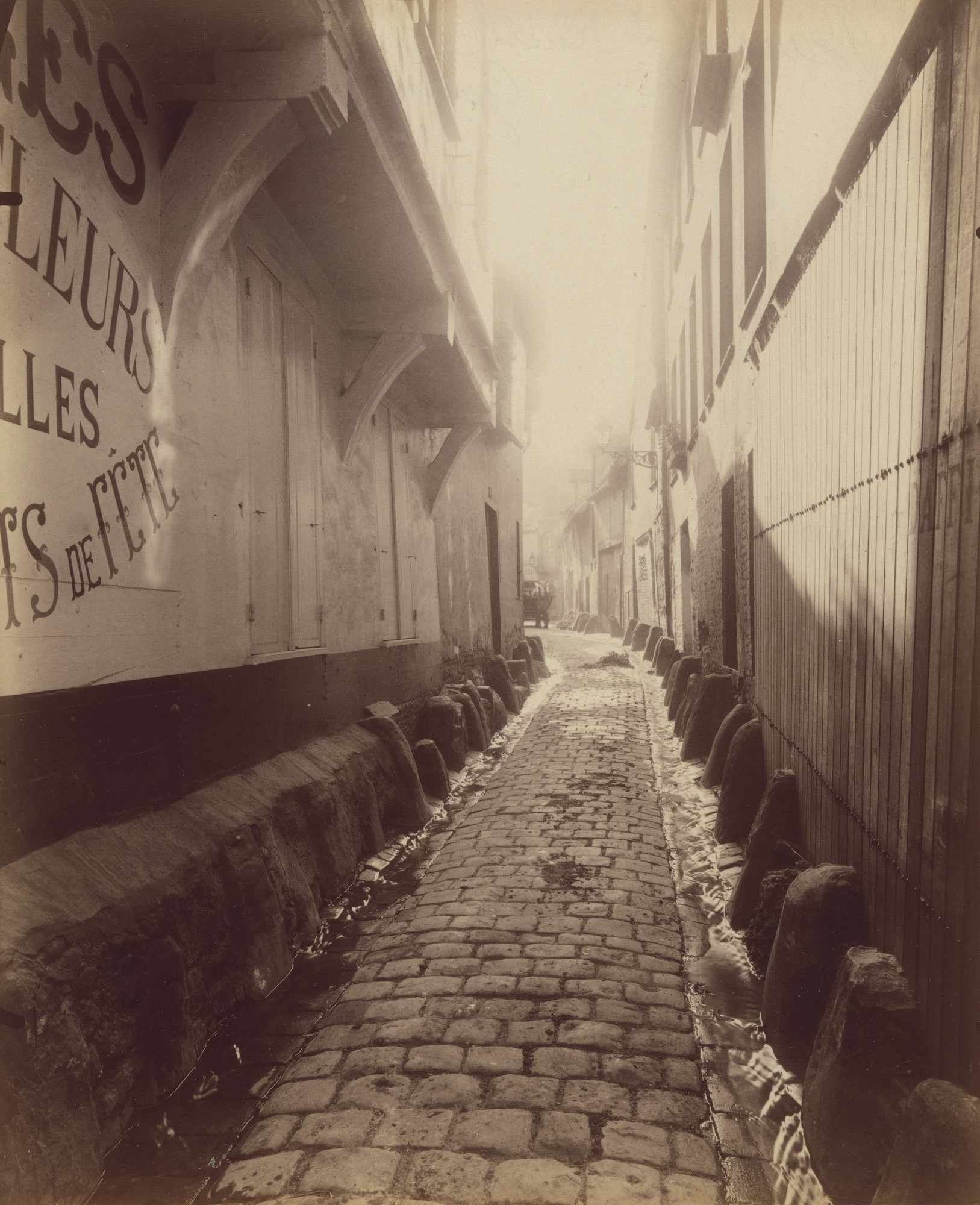 Eugène Atget. Beauvais, ruelle Nicolas-Godin