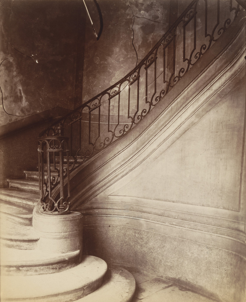 Hôtel le Charron. 15 quai Bourbon, Eugène Atget, 1900, Albumen silver print