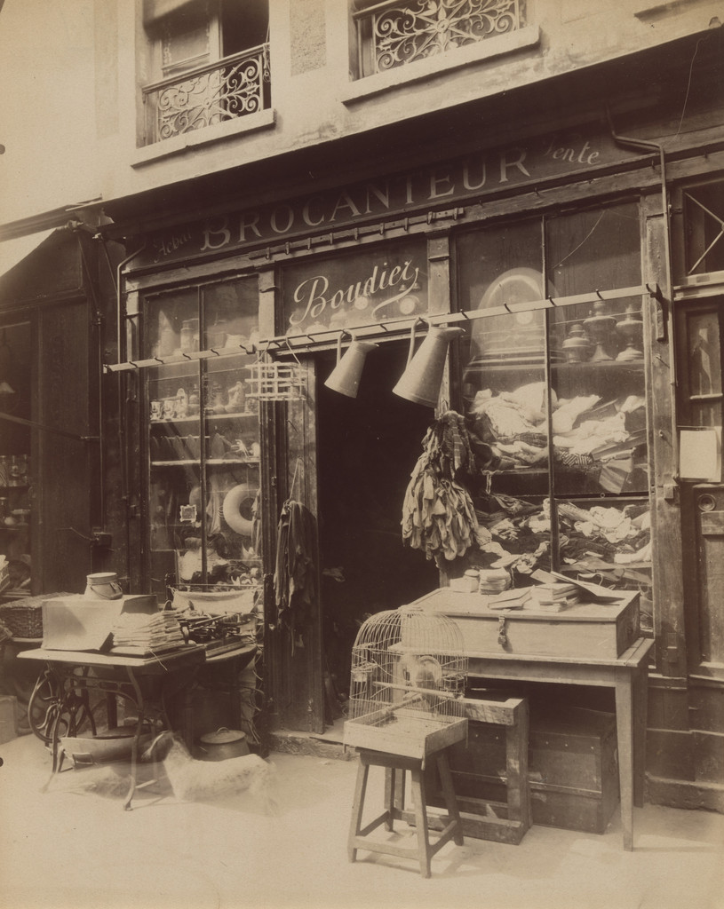 Brocanteur. 32 Rue Broca, Eugène Atget, 1912, Albumen silver print
