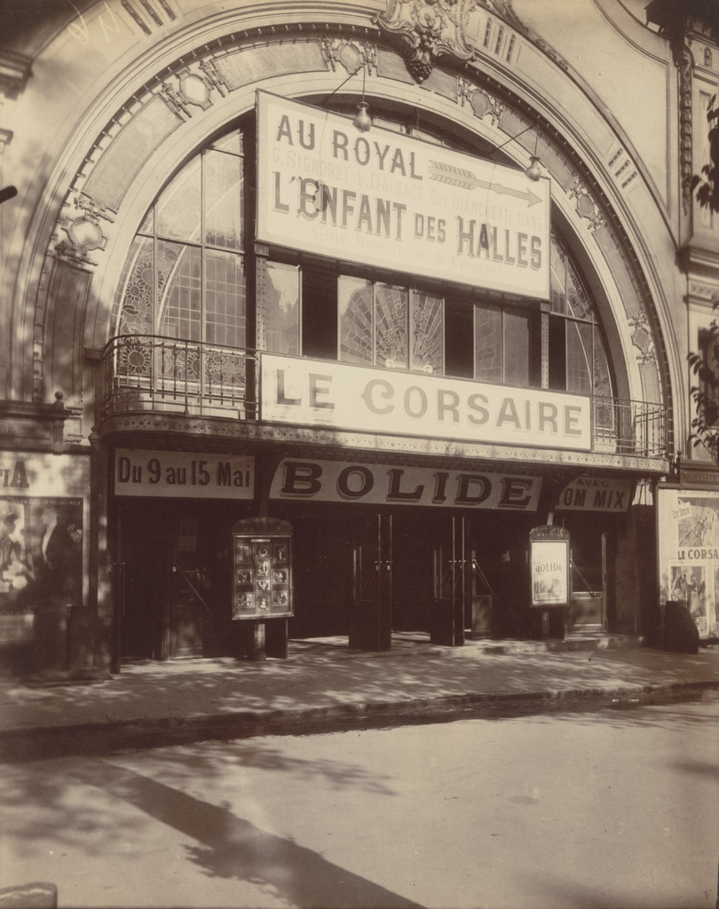 Entrée de Cinéma. Avenue des Ternes