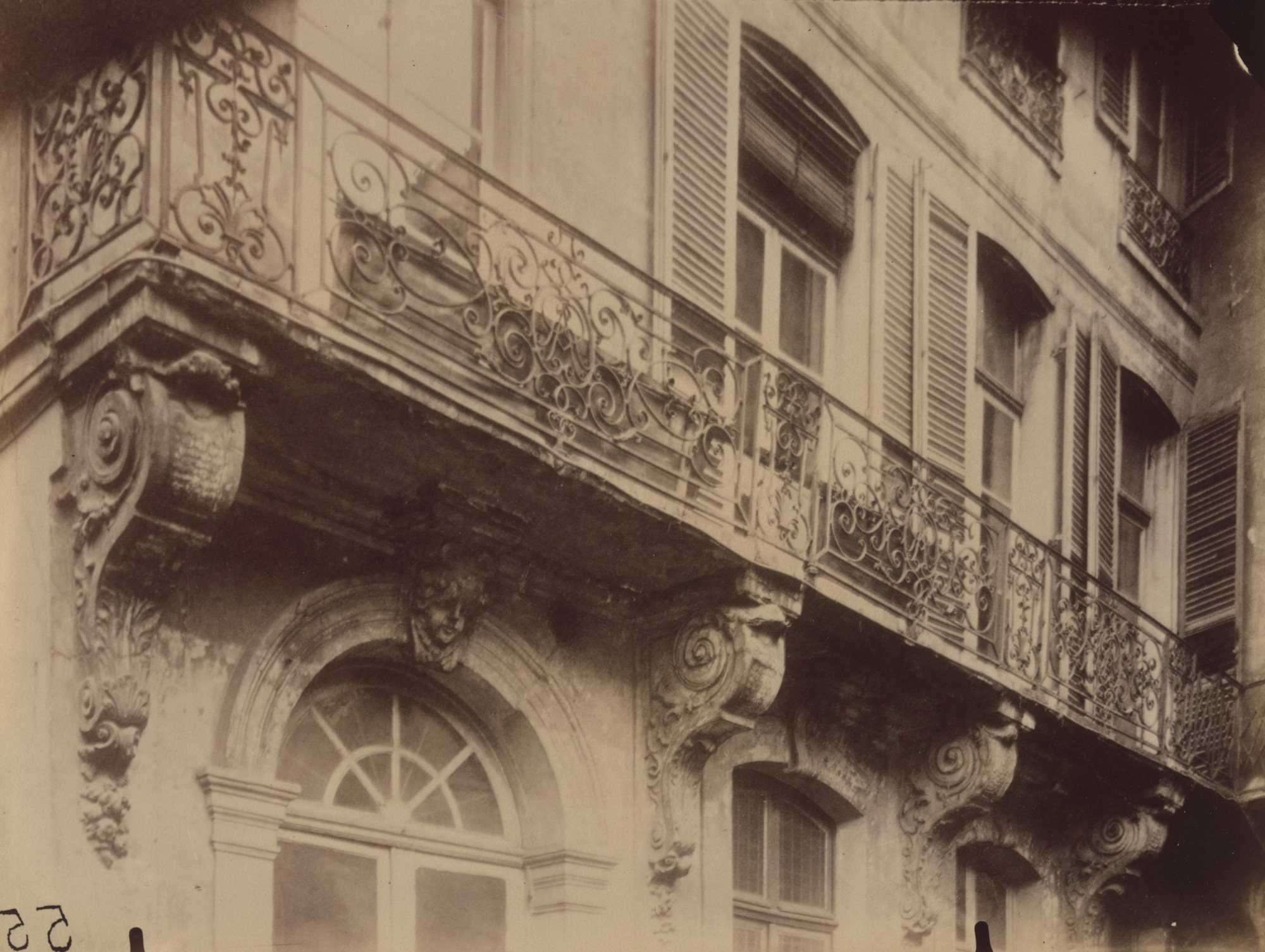 Eugène Atget. 21 Rue Poissonnière
