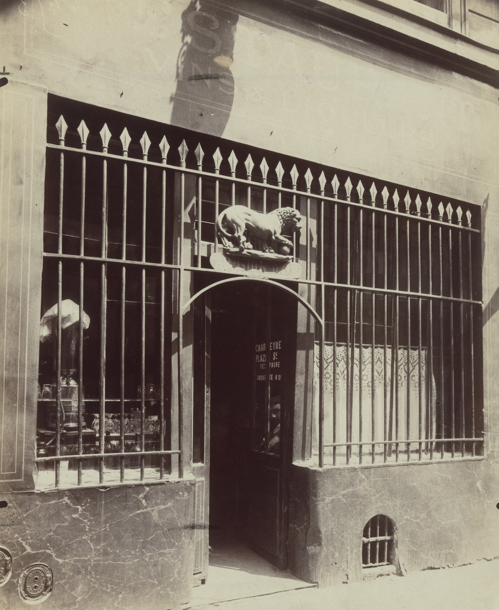 Eugène Atget. Rue de Lappe