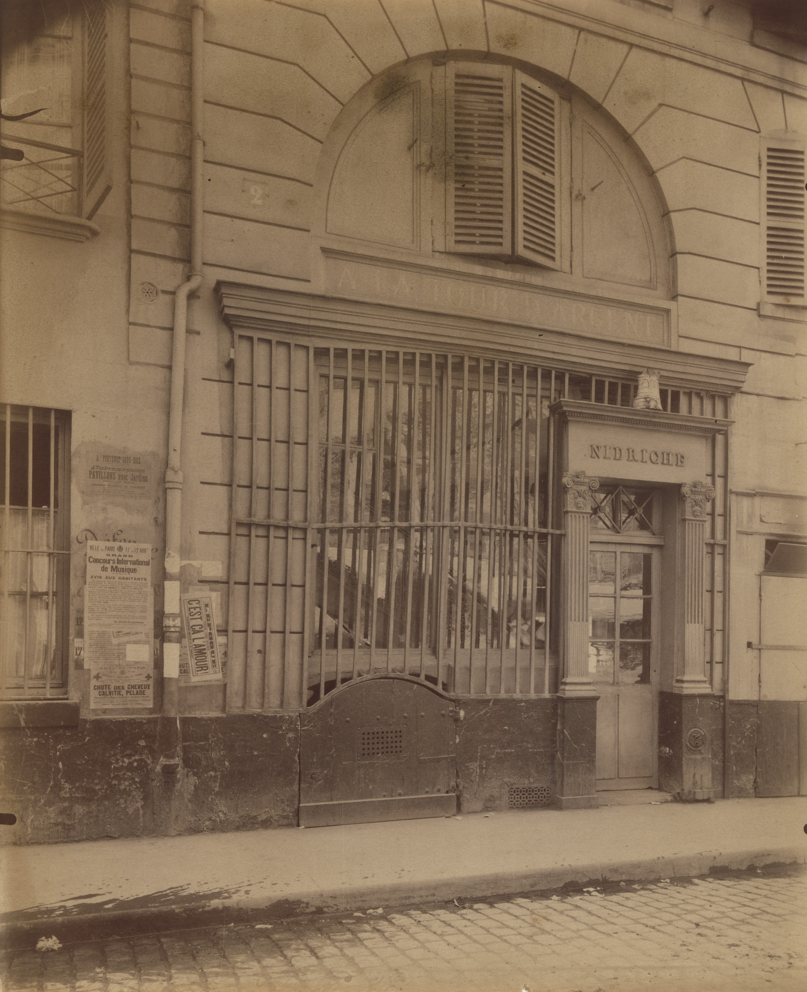 Eugène Atget. À la Tour d'argent. Rue de Charenton 2