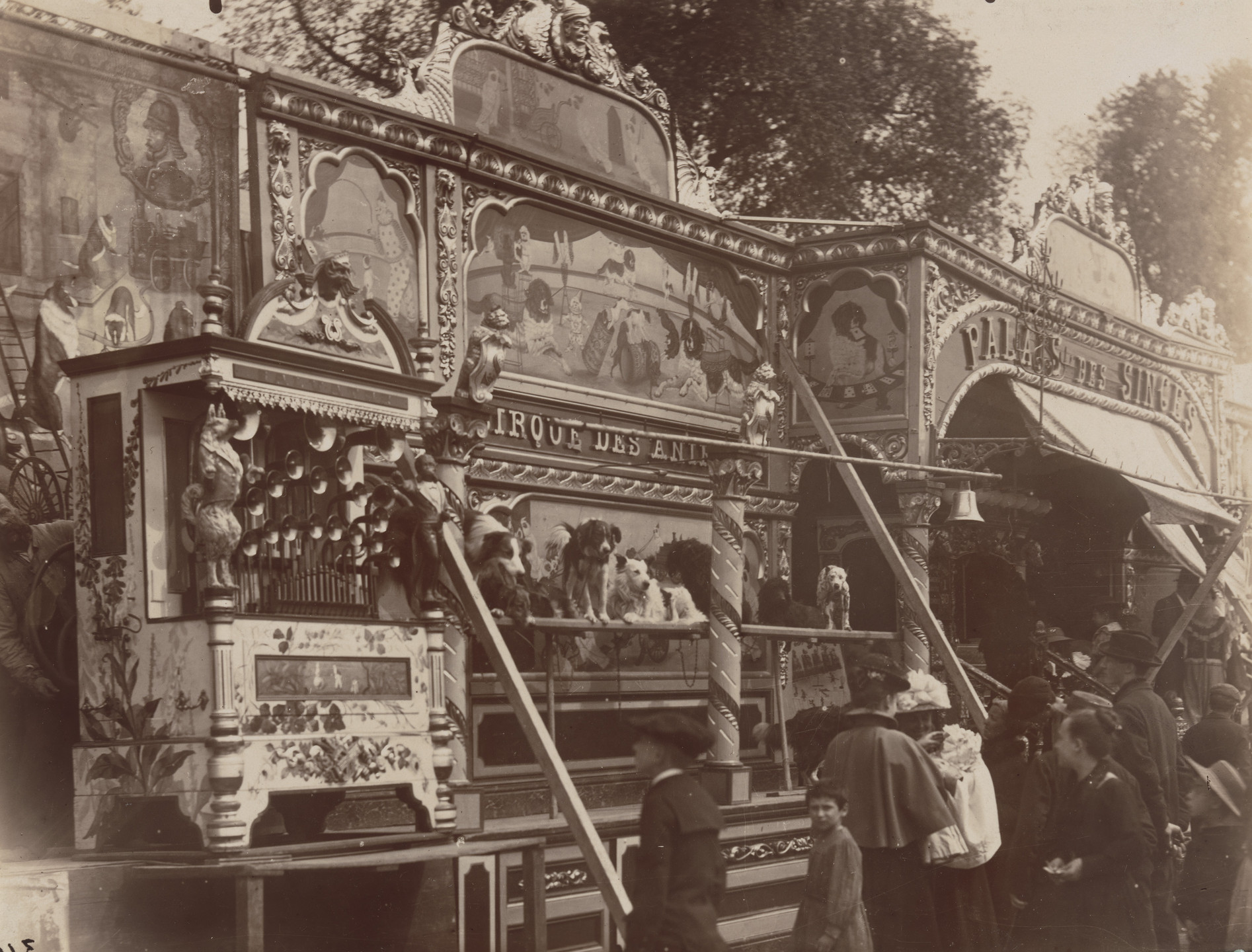 Eugène Atget. Fête des Invalides. 1898