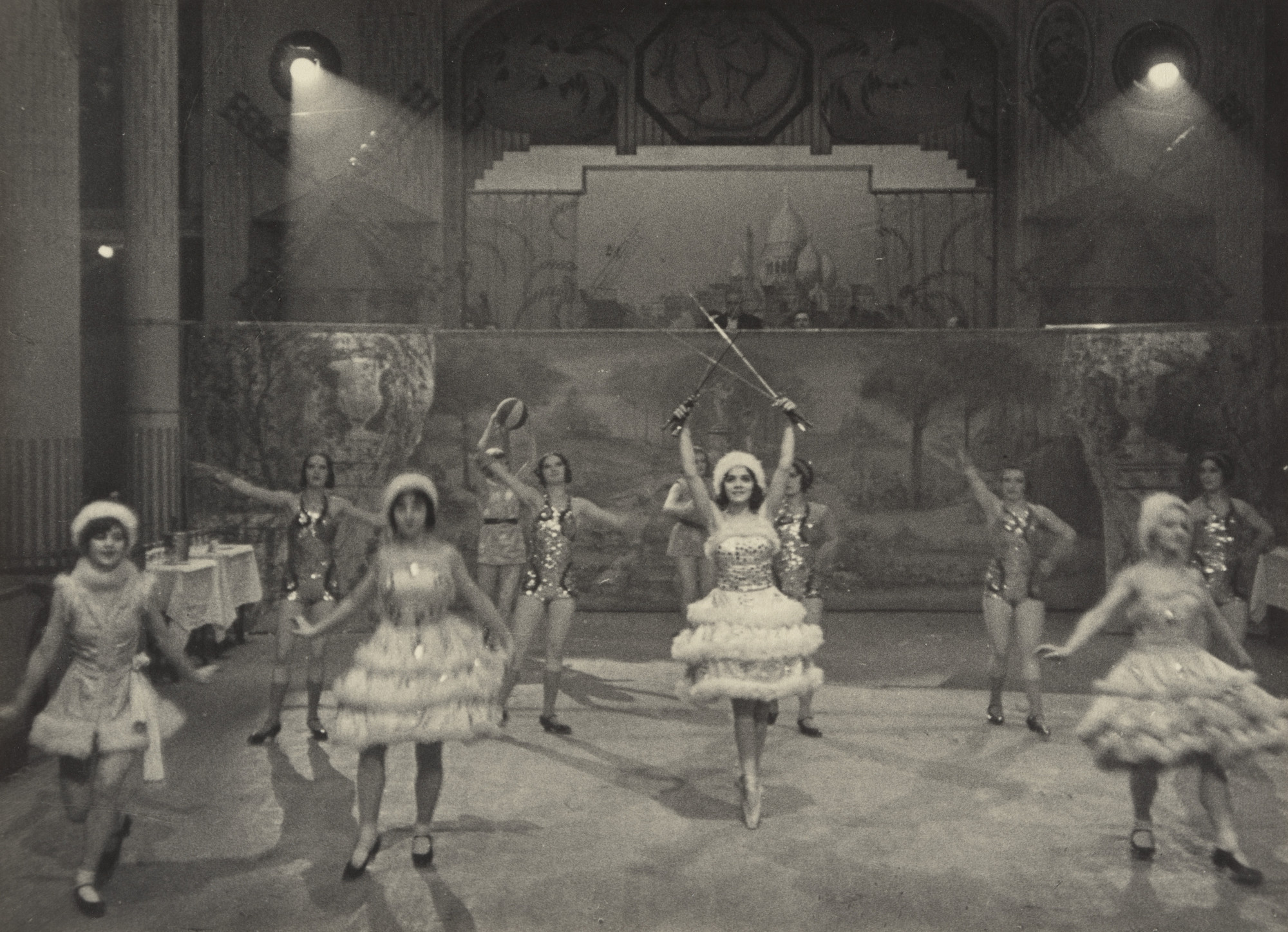 Ilse Bing. Moulin Rouge