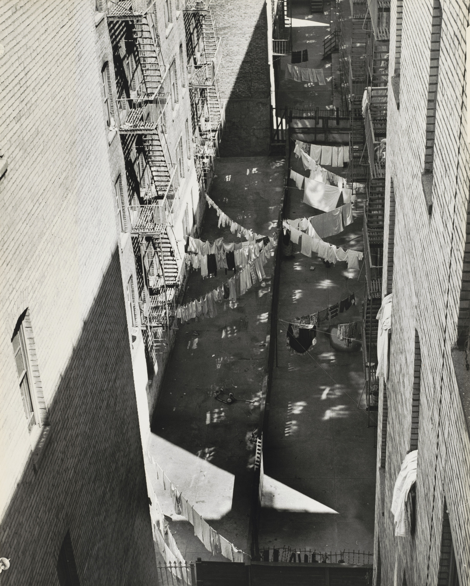 Ilse Bing. Laundry