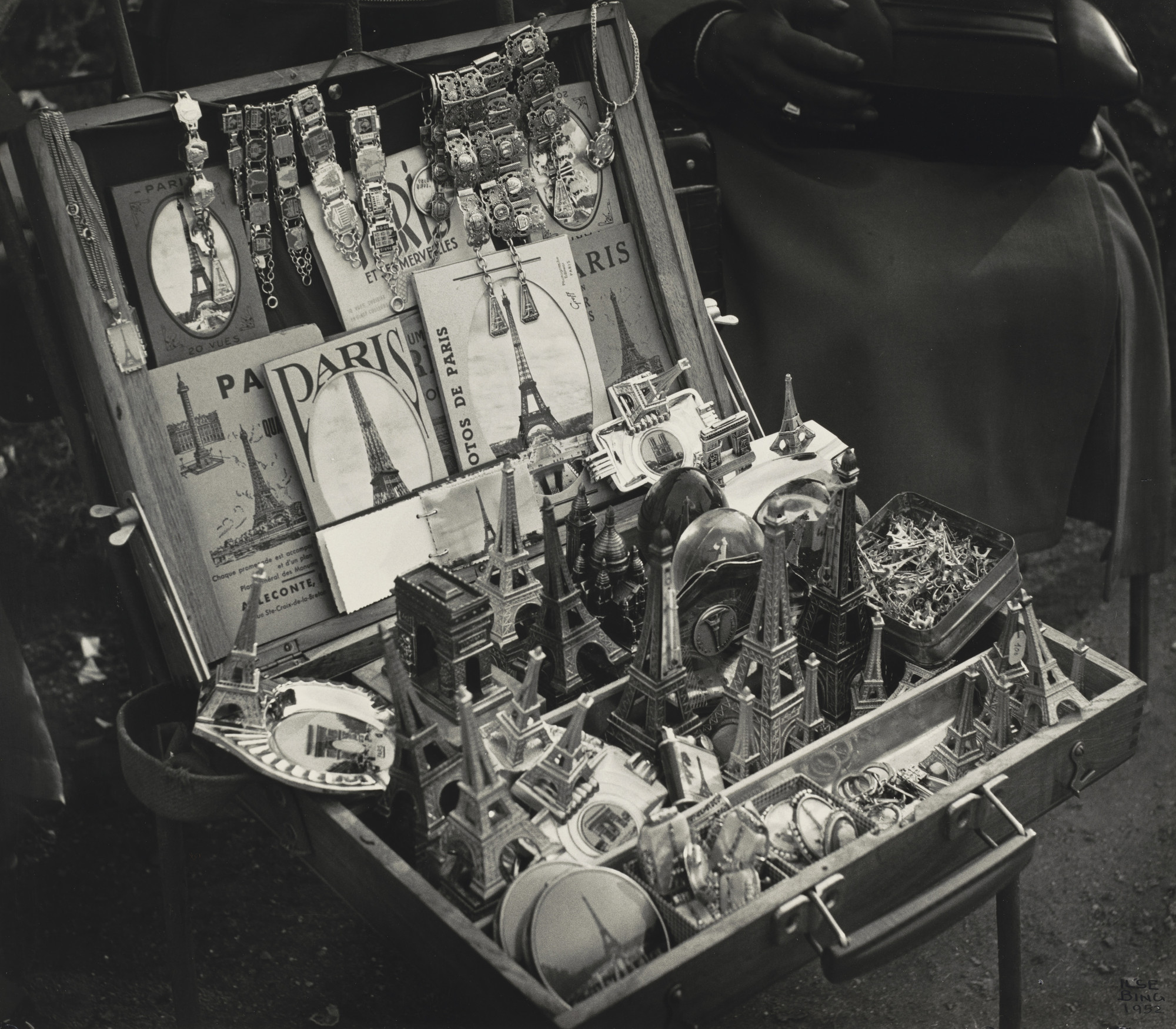 Ilse Bing. All Paris in a Box