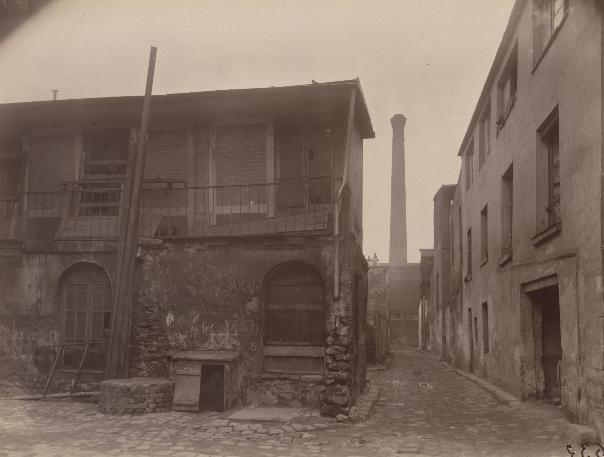 Eugène Atget. Passage Moret, ruelle des Gobelins