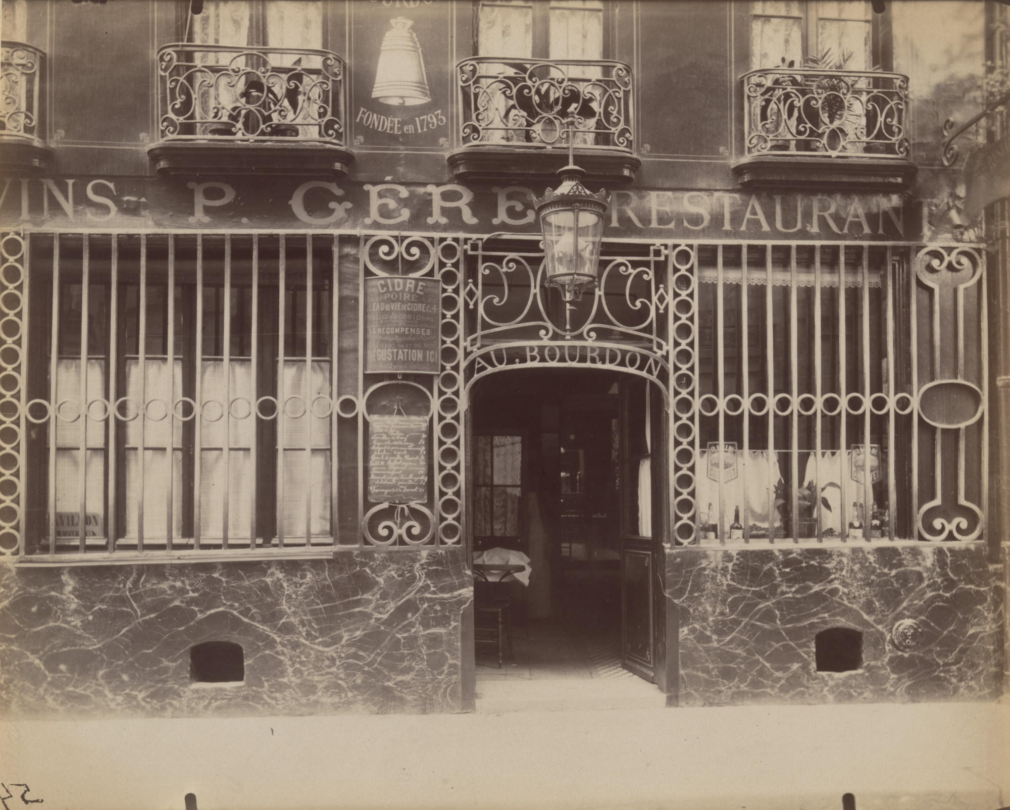 Eugène Atget. Auberge du Bourdon. 64 rue de Varenne. 1907 | MoMA