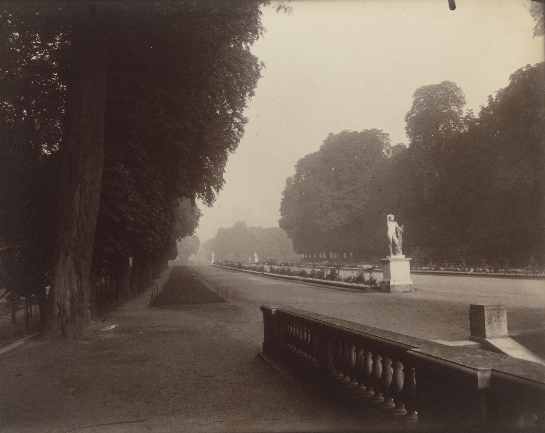 Eugène Atget. Saint-Cloud. Fin août, 6 1/2 h., 1924