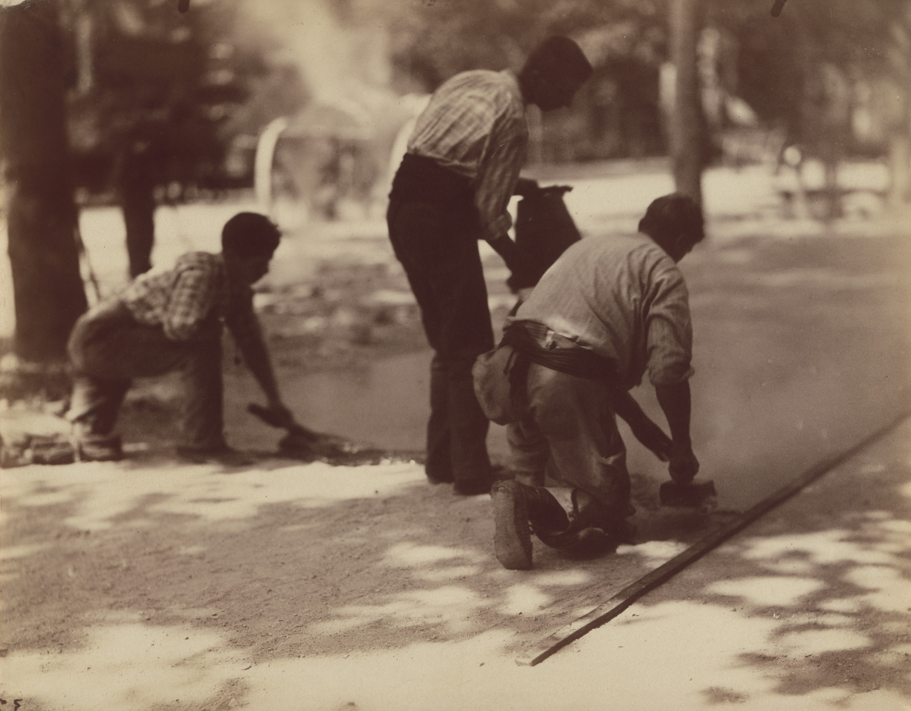 Eugène Atget. Bitumiers. 1899-1900