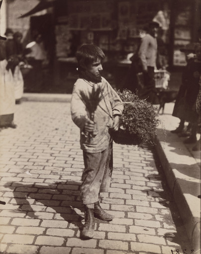 Eugène Atget. Jeune marchand (Young merchant). 1900