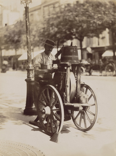 Eugène Atget. Rémouleur (Grinder). 1899-1900