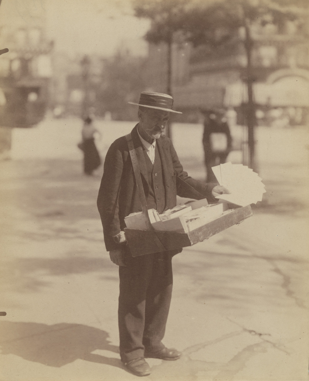 Eugène Atget. Marchand de papier (Paper merchant). 1899-1900