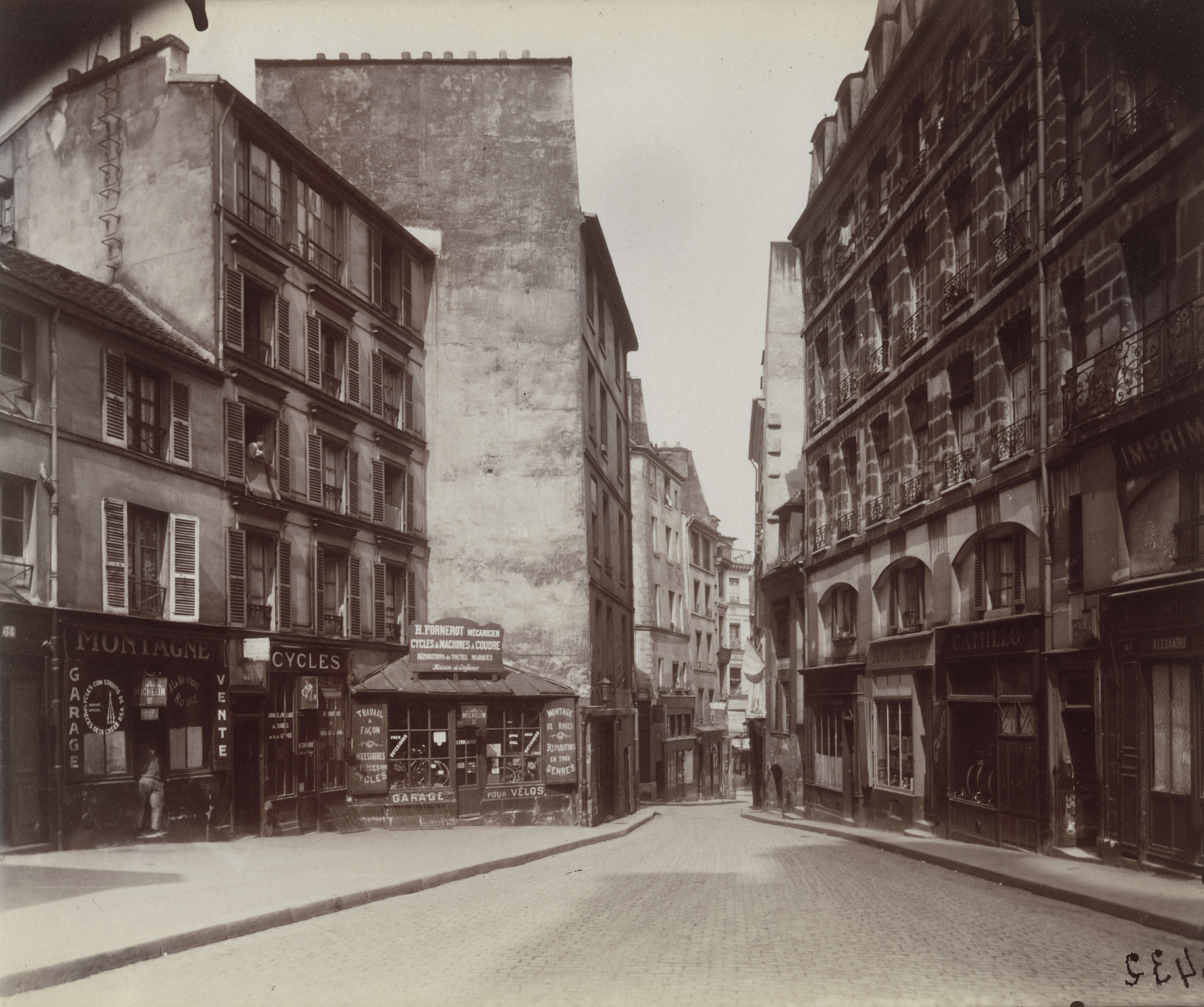 Eugène Atget. Rue de la Montagne-Sainte-Geneviève
