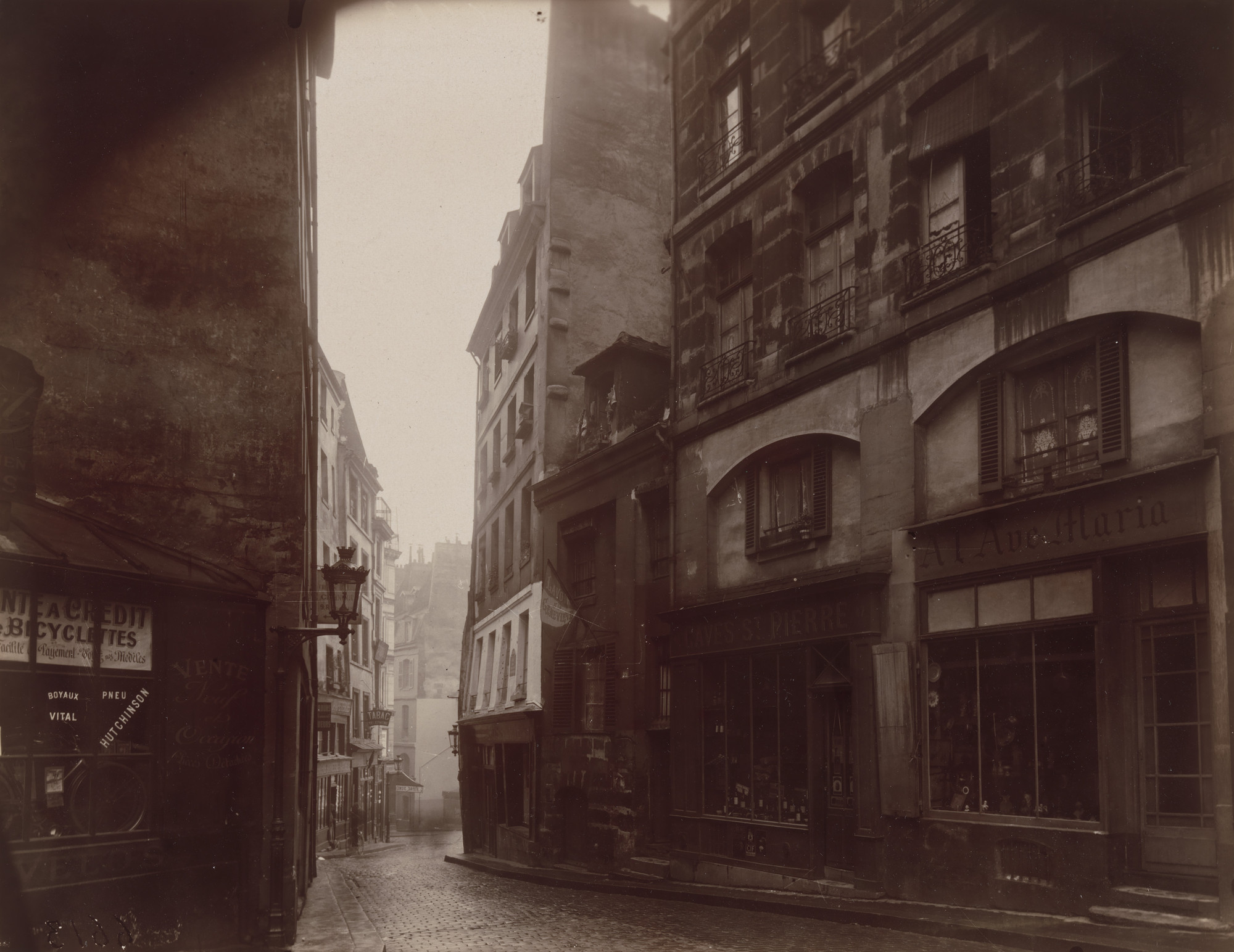 Eugène Atget. Rue de la Montagne-Sainte-Geneviève