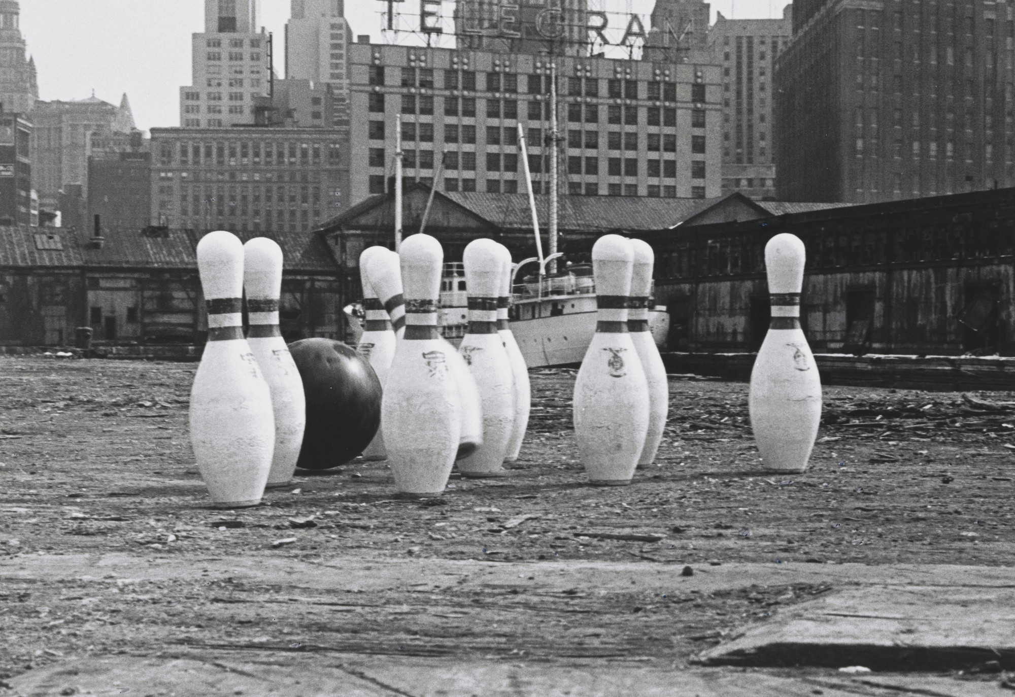 William Wegman, Harry Shunk, János Kender. Pier 18 Bowling. 1971