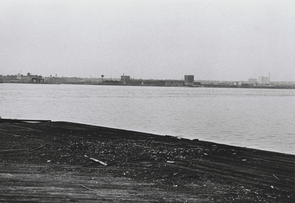 Dan Graham–Pier 18