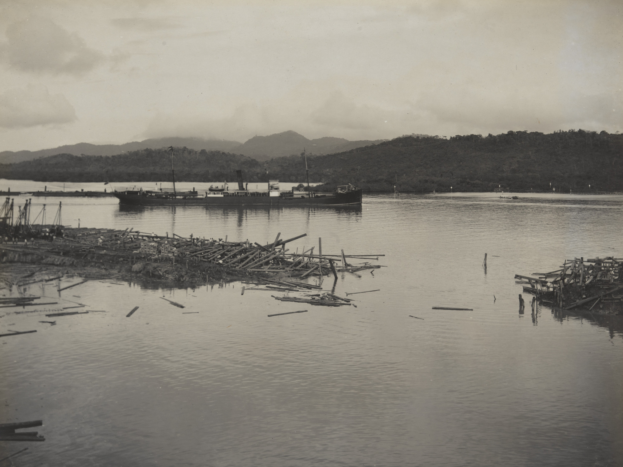 Unidentified photographer. Balboa Terminals, Protection Dike to Dry Dock #1 after the blast. High Tide