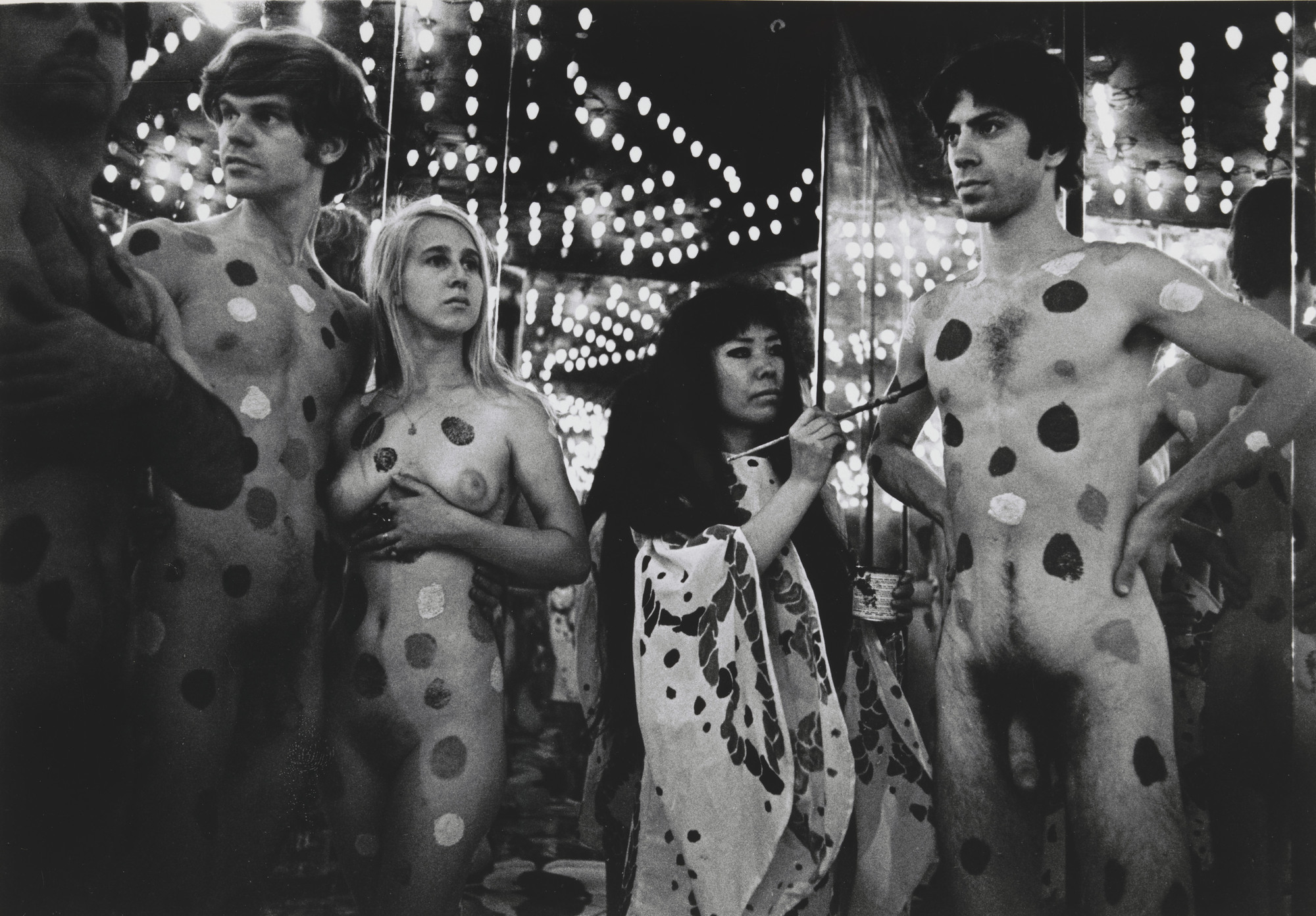 Yayoi Kusama, Harry Shunk, János Kender. Mirror Performance, New York. 1968