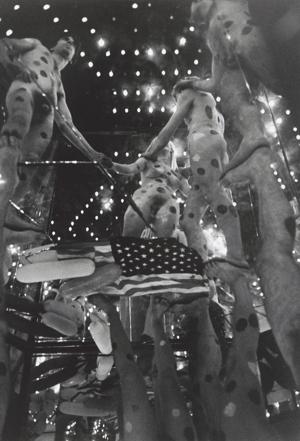 Yayoi Kusama, Harry Shunk, János Kender. Mirror Performance, New York. 1968