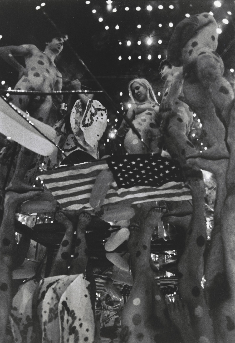 Yayoi Kusama, Harry Shunk, János Kender. Mirror Performance, New York. 1968