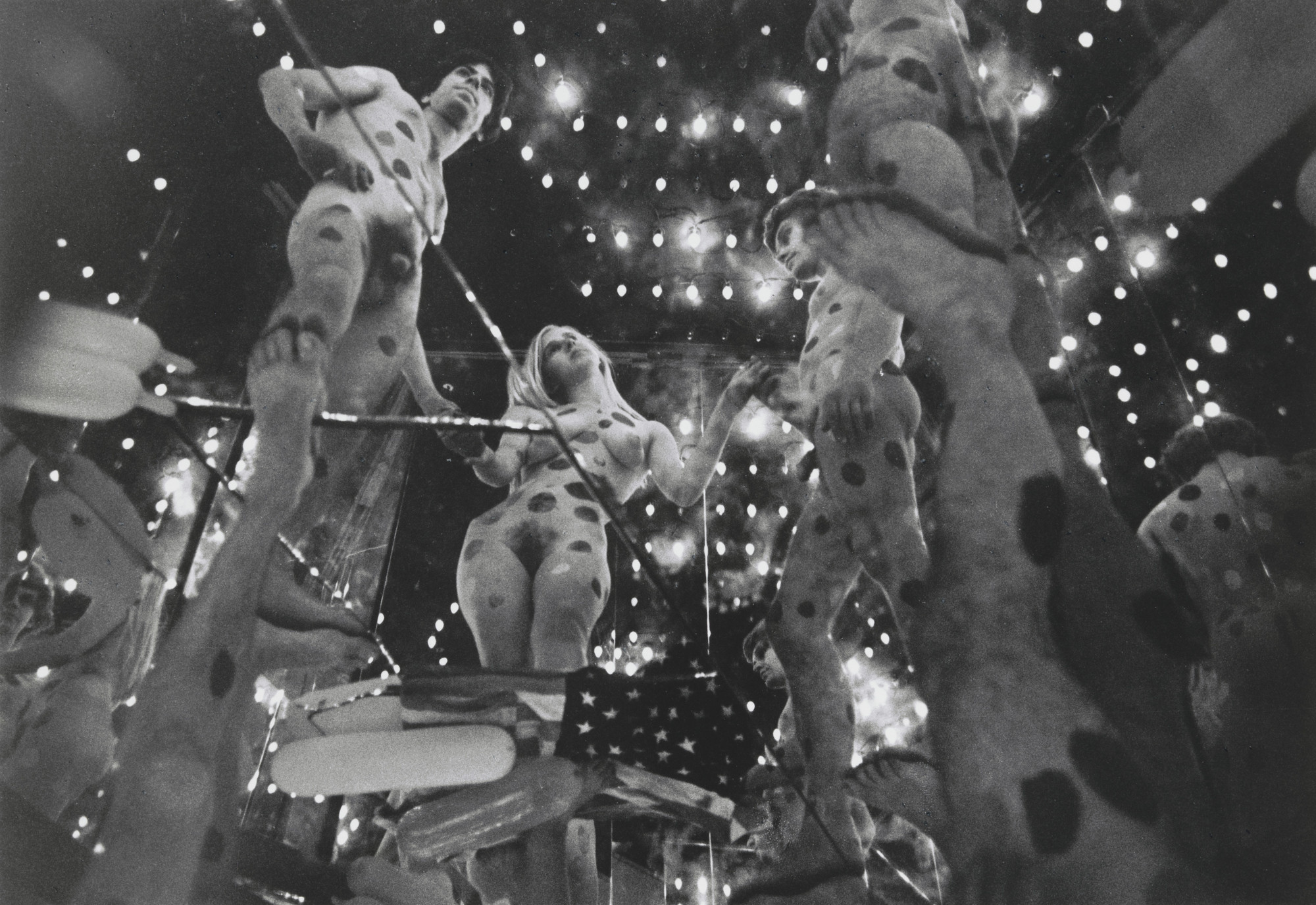 アート・デザイン・音楽 FOTO.ENTDECKUNGEN  1840-1940 Yayoi Kusama, Harry Shunk, János Kender. Mirror Performance