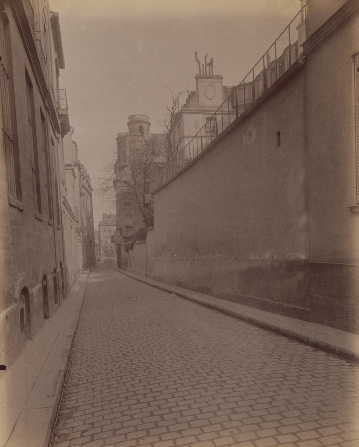 Eugène Atget. Rue Férou. 1900
