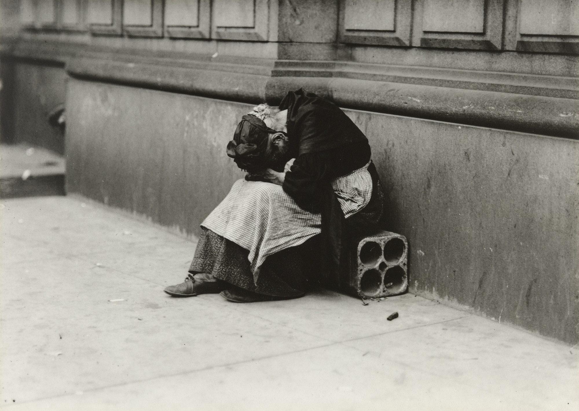 Lewis Wickes Hine. Tragedy of Old Age
