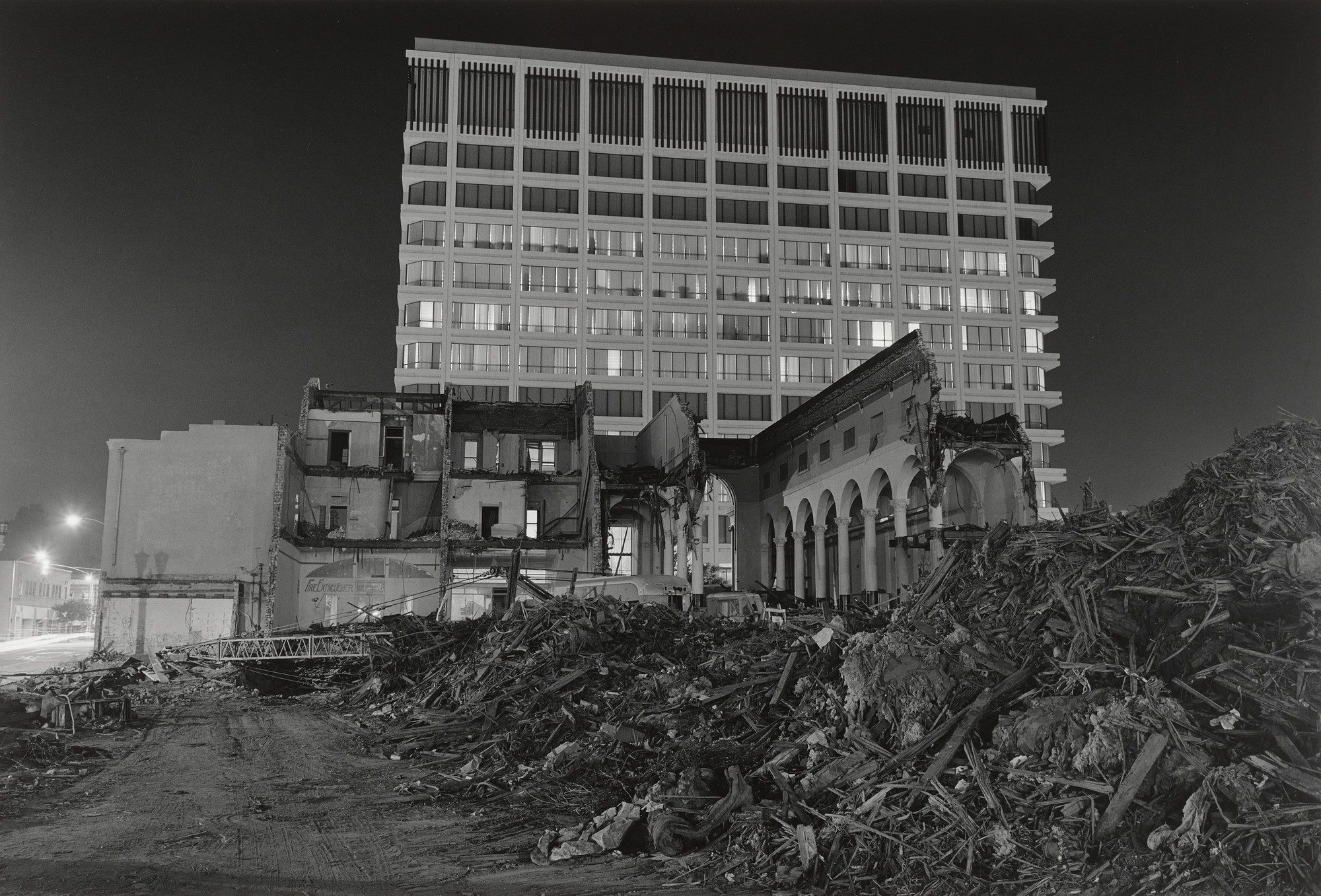 Tod Papageorge. Building at Night