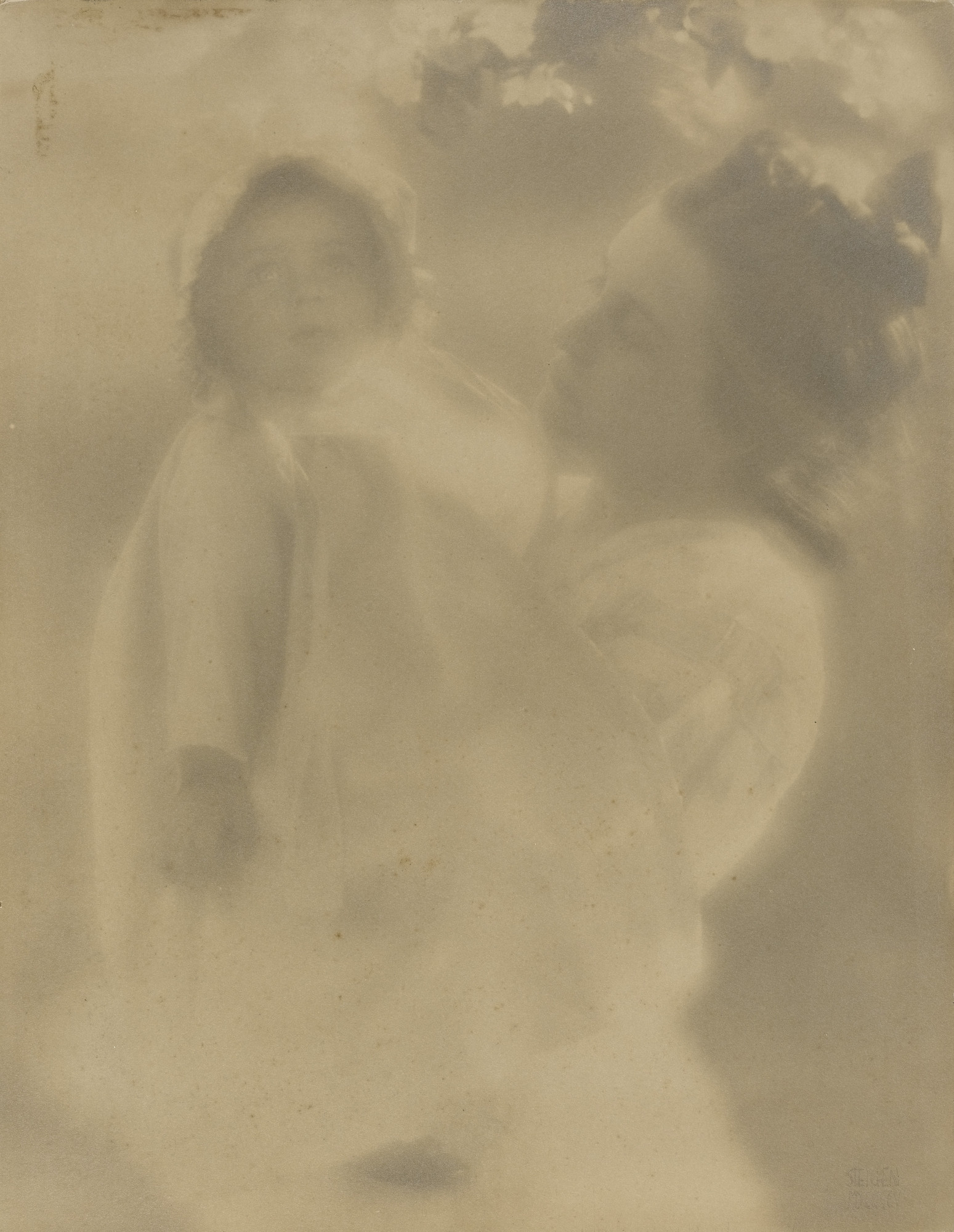 Edward Steichen. Untitled (Mary and Clara Smith Steichen)